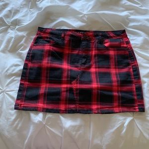 Cute plaid skirt !